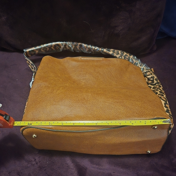 Fashion Handbag 2 in 1 Large and Spacious ~ NWT - Picture 16 of 16